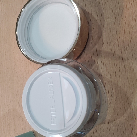 SOLD Estee Lauder DayWear Advanced Multi-Protection Anti-Oxidant Creme - Picture 4 of 8